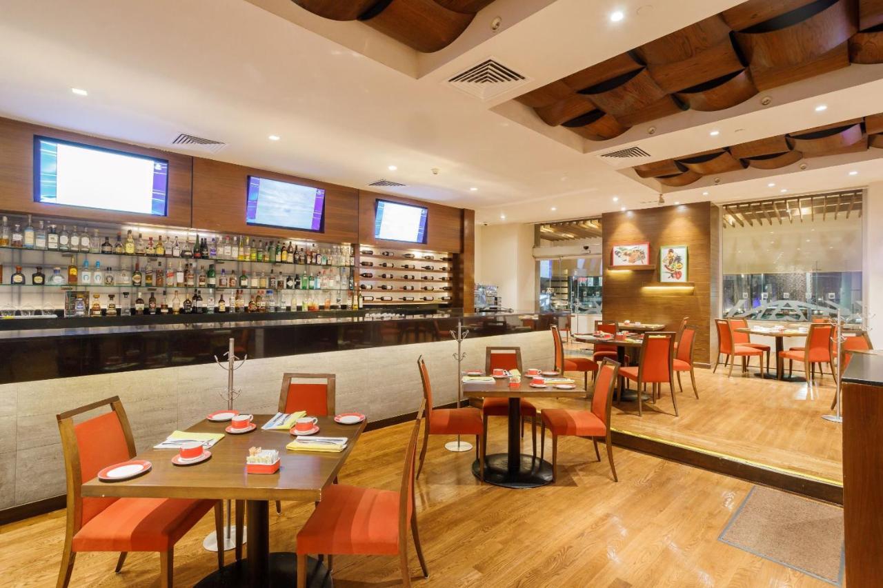 Camino Real Pedregal Mexico Hotel Buitenkant foto The interior of the restaurant