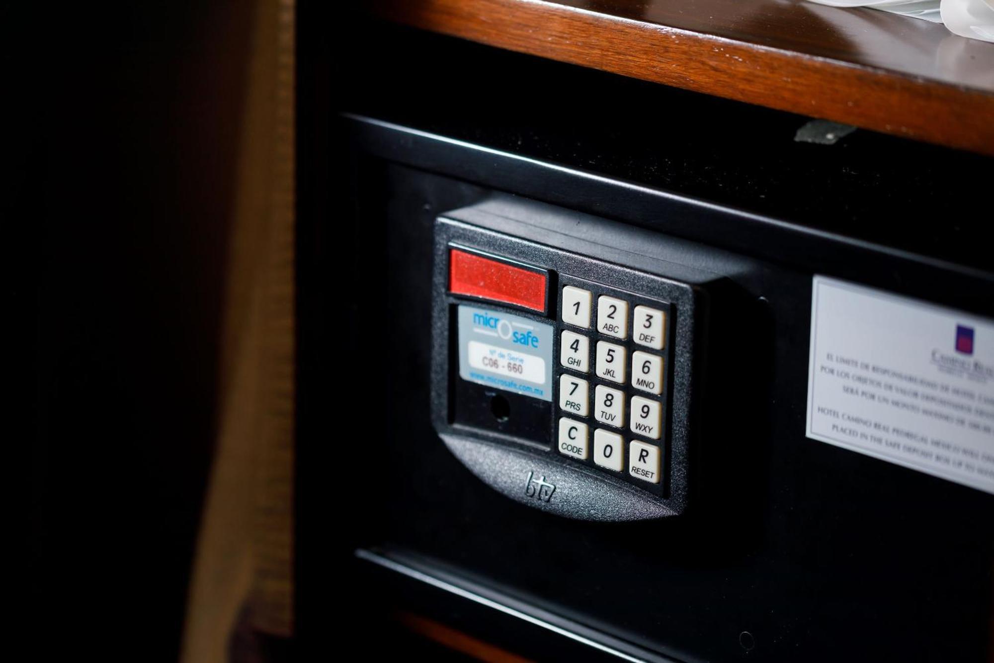 Camino Real Pedregal Mexico Hotel Buitenkant foto A safe with a keypad